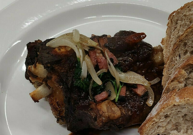 Pe�en� hov�z� �ebra s chlebem