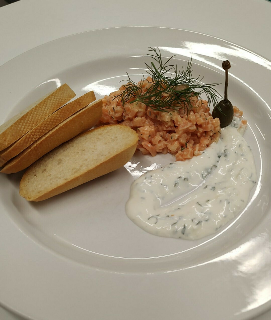 p�edkrm: Lososov� tatar��ek