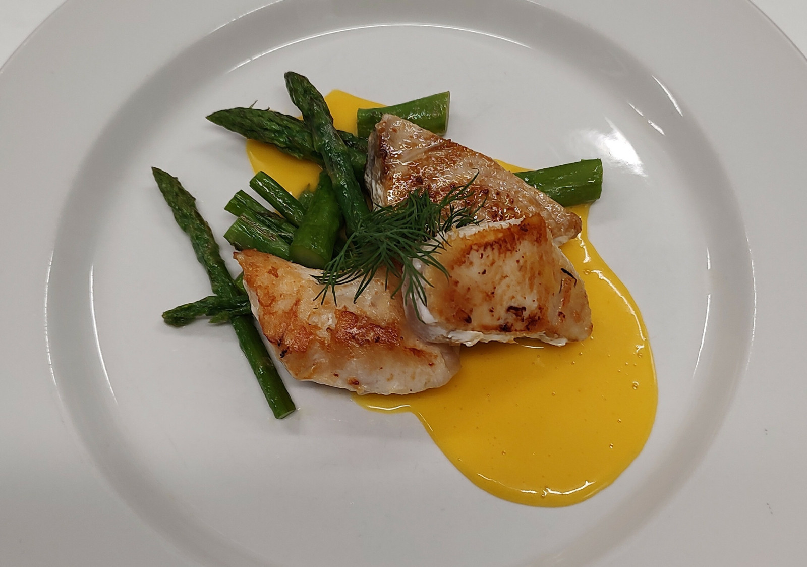 Steak z tu��ka s ch�estem a holandskou om��kou